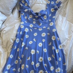 Light blue Forever 21 spring dress with daisies.